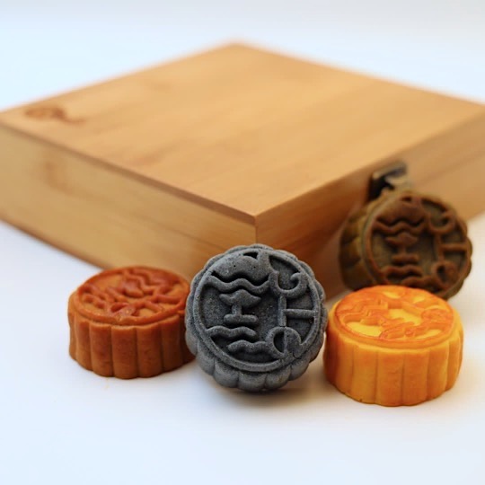 Mooncake 4pc Combo with Bamboo Box